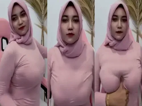 Cewek tetek gede pamer body di live bikin ngiler Cewek tetek gede pamer body di live bikin ngiler
